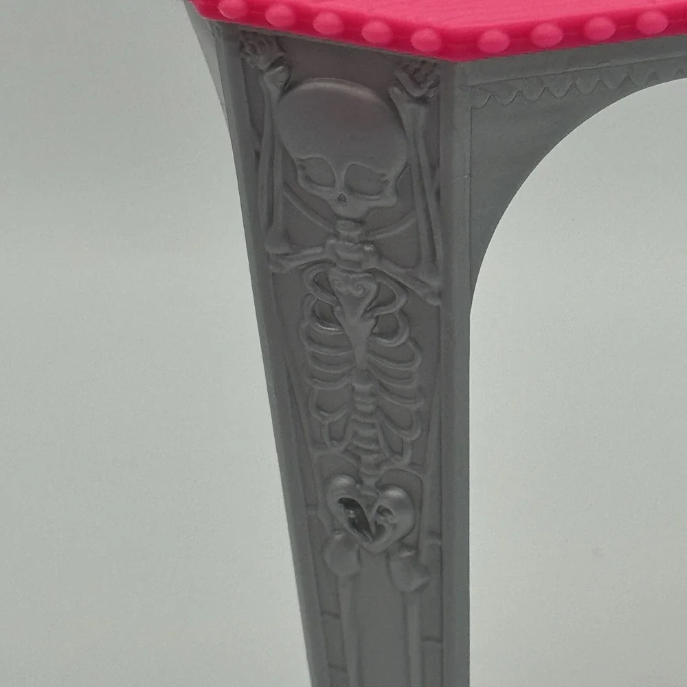 Monster High Deadluxe High School Replacement Doll Furniture High Bar Table Pink